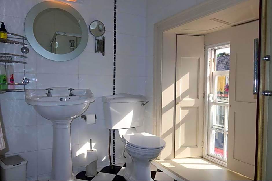 Geoghegans Magpie Bar and B&B