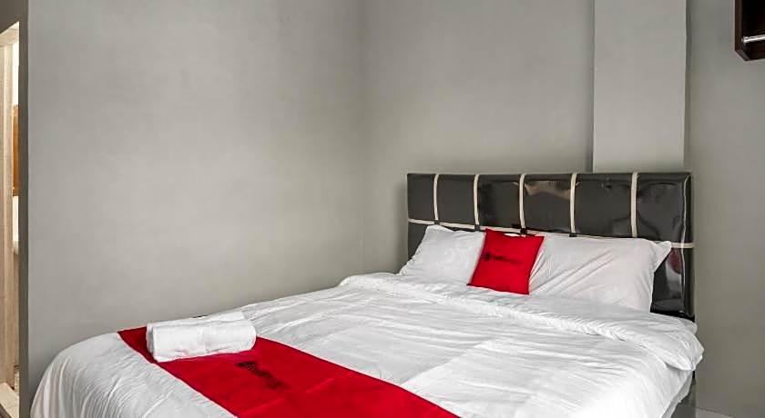 RedDoorz near Manhattan Square Medan