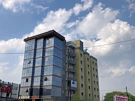 THE GRAND SAROVAR INN AND SUITES