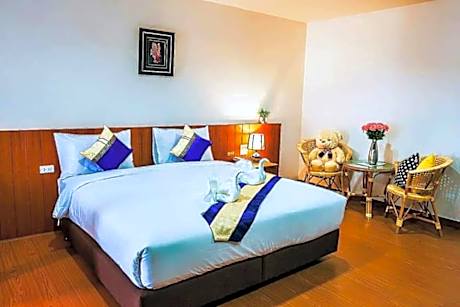 Deluxe King Room with Bathtub