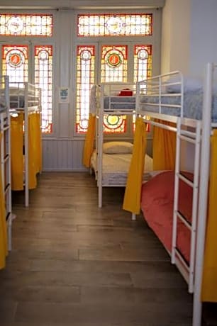 8-Bed Mixed Dormitory Room