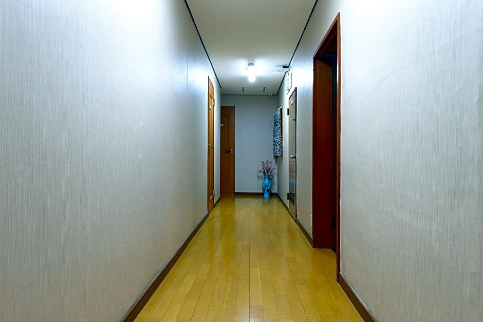 Haru Hotel