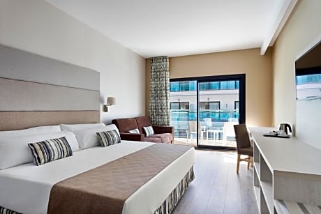 Superior Double Room (2 Adults + 1 Child)