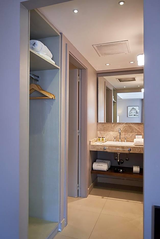 Carles Hotel