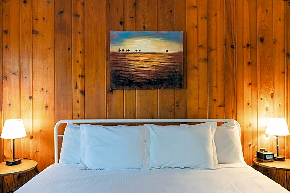 Whispering Winds Motel