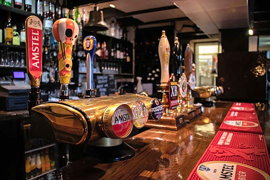 The Fox & Hounds Inn & Camping Pods