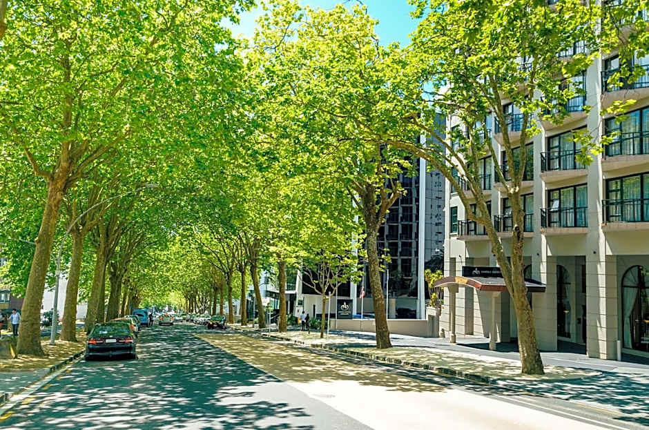 Parkside Hotel & Apartments