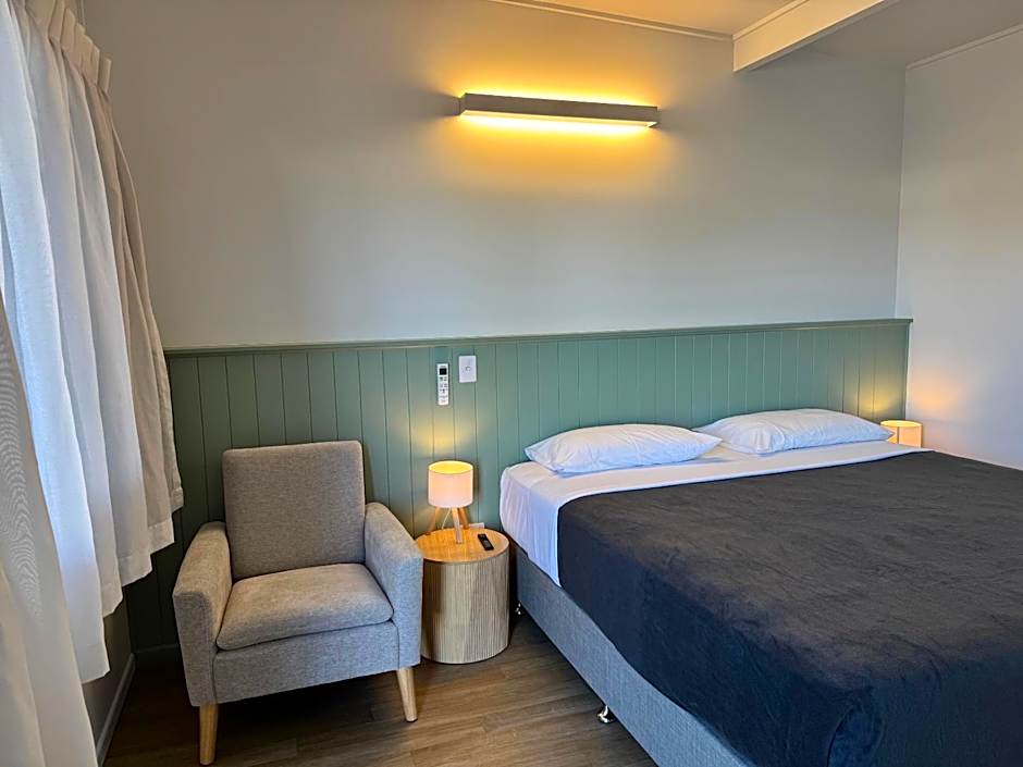 Pearly Shell Motel