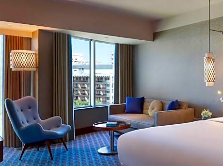 Deluxe Room, 1 King Bed, City View