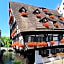 Schiefes Haus