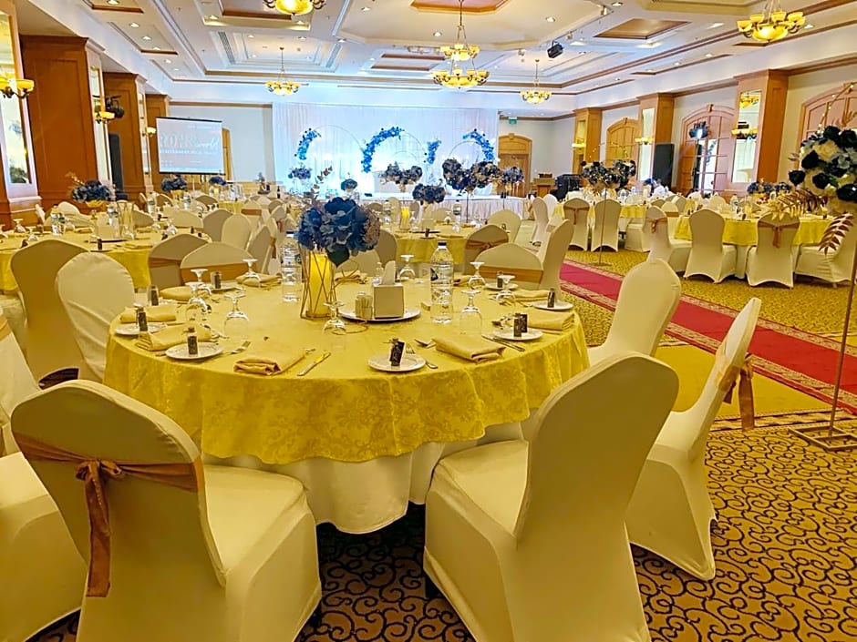 Knight Castle Hotel - Formerly known as Carlton Palace Hotel