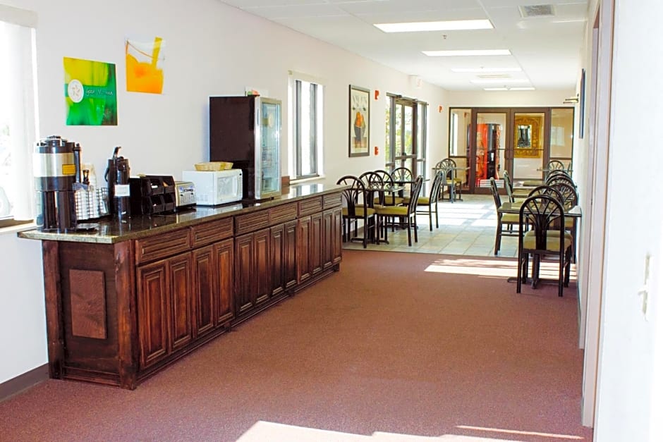 Americas Best Value Inn-Fredonia