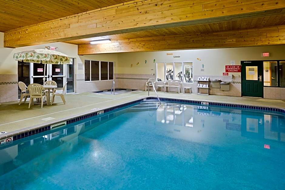 AmericInn by Wyndham Iron Mountain
