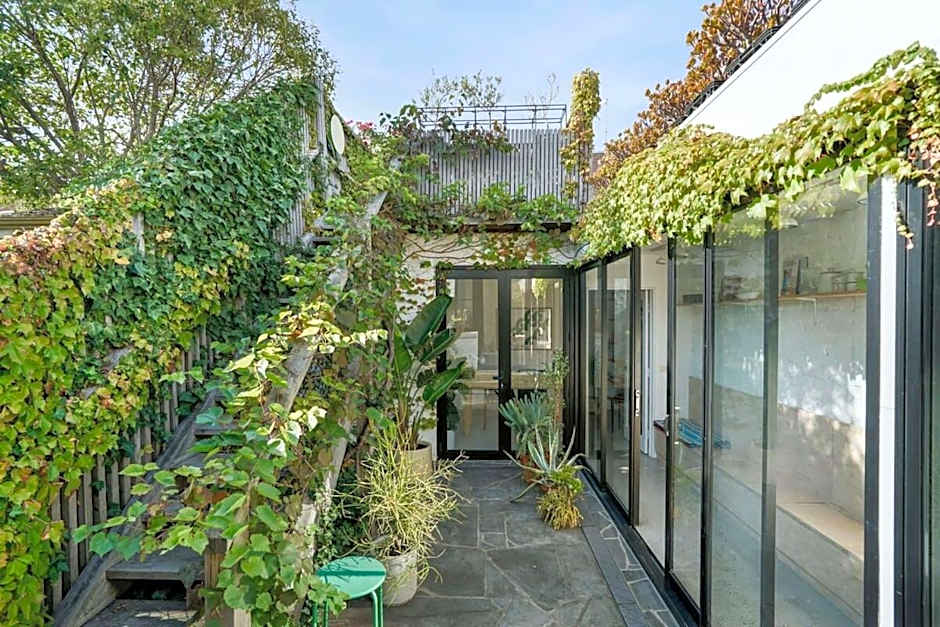 A Designer Terrace House by Edinburgh Gardens