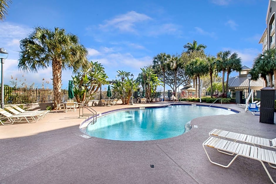 La Quinta Inn & Suites by Wyndham Fort Lauderdale Airport