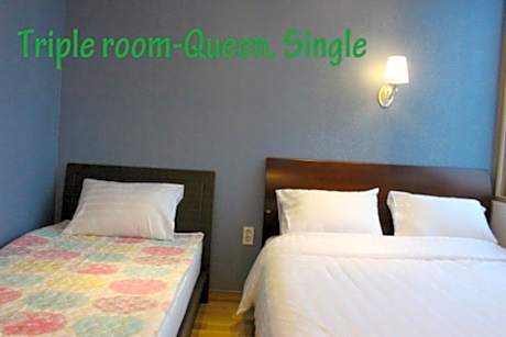 Quadruple Room with Private Bathroom