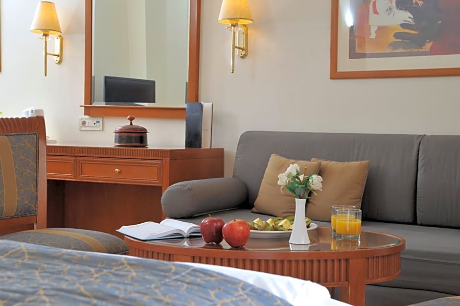 Athens Atrium Hotel & Jacuzzi Suites