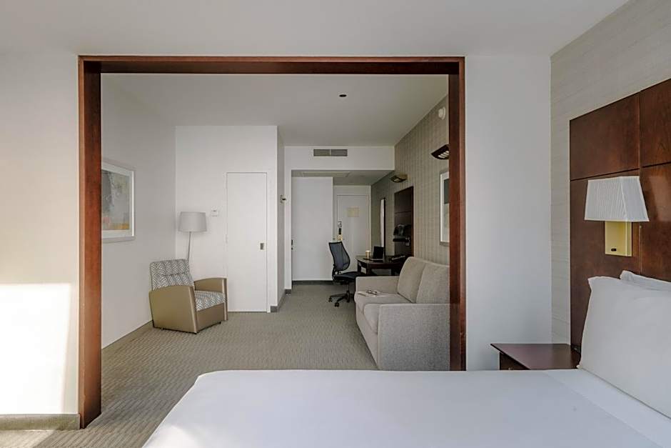 Club Quarters Hotel, Wacker at Michigan