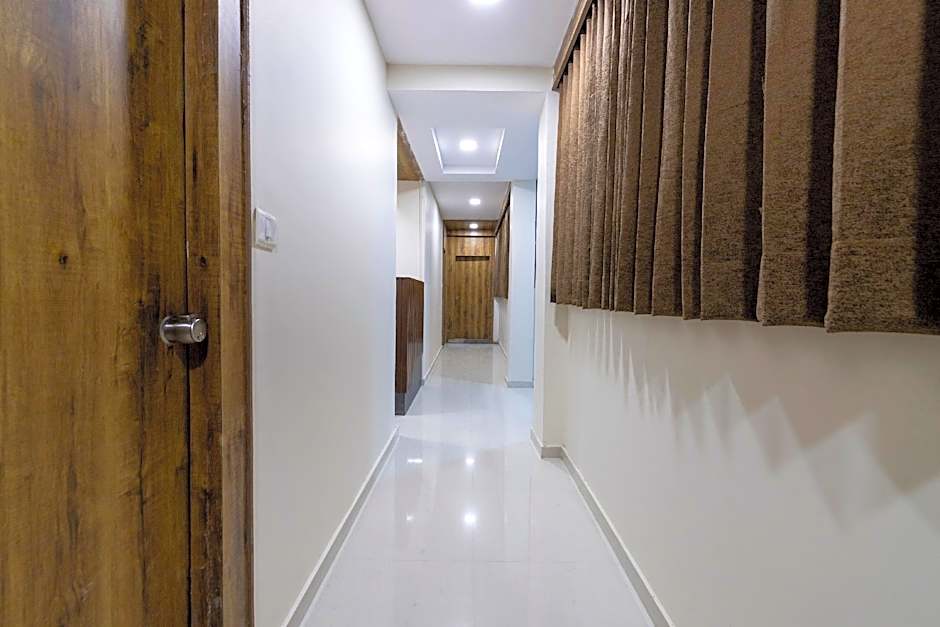 Hotel Bhavya by OYO Rooms – Ahmedabad, FL