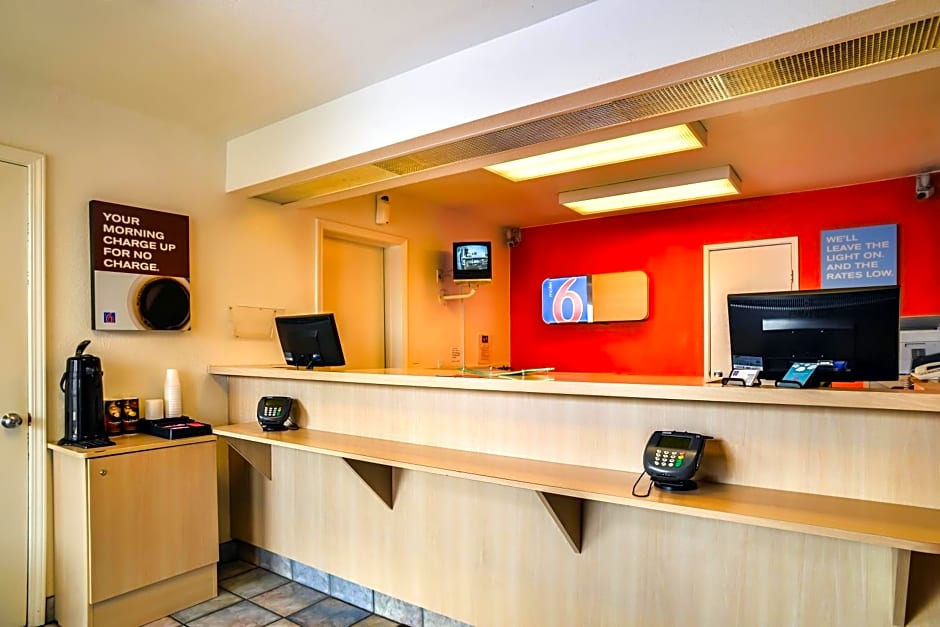 Motel 6-Saint Joseph, MO