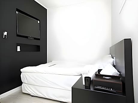 Standard Double Bed