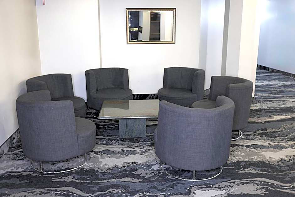 Travelodge Hotel & Convention Center by Wyndham Quebec City