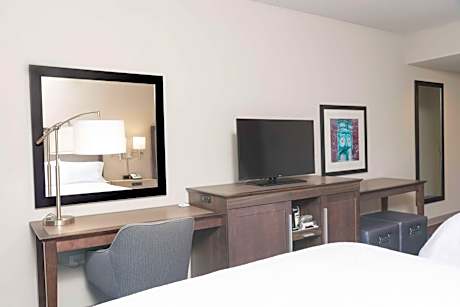 Queen Room with Two Queen Beds - Hearing Accessible