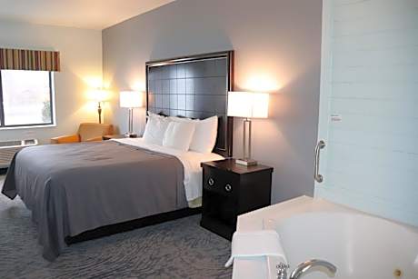 Single Room With Single King Bed with Jacuzzi tub- No Pets Allowed
