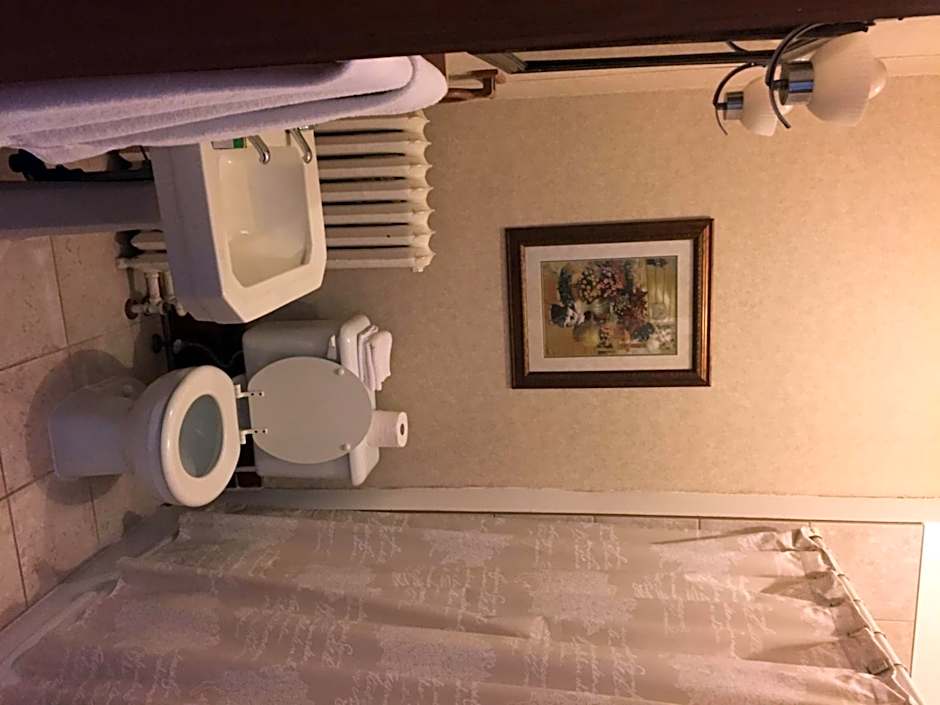 Le Petit Château Montebello B&B