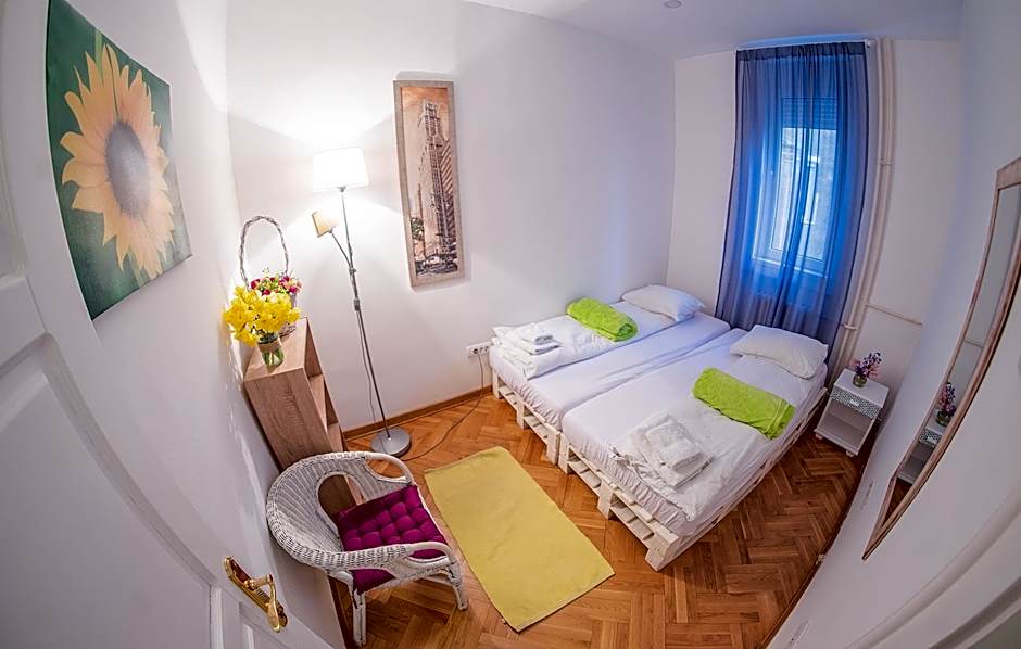 Central 4 Bedroom 154m2 Apartment with terrace
