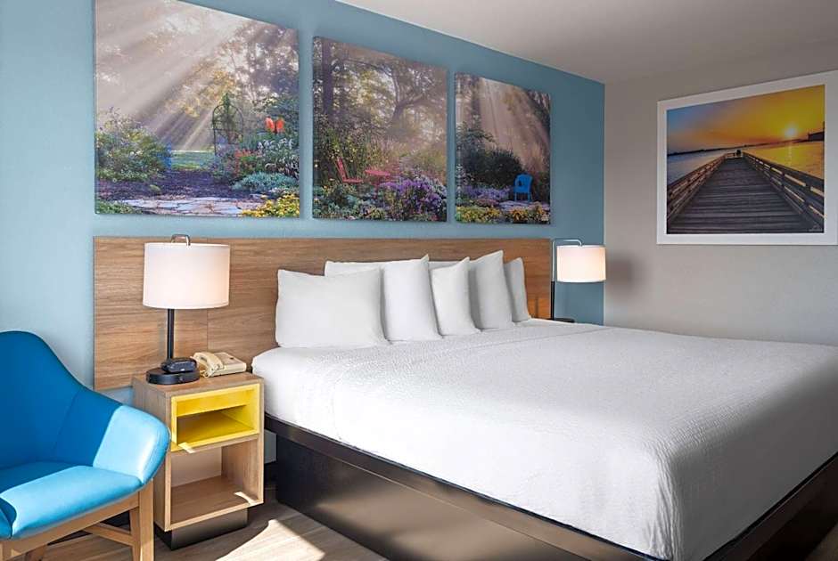Days Inn by Wyndham Neenah