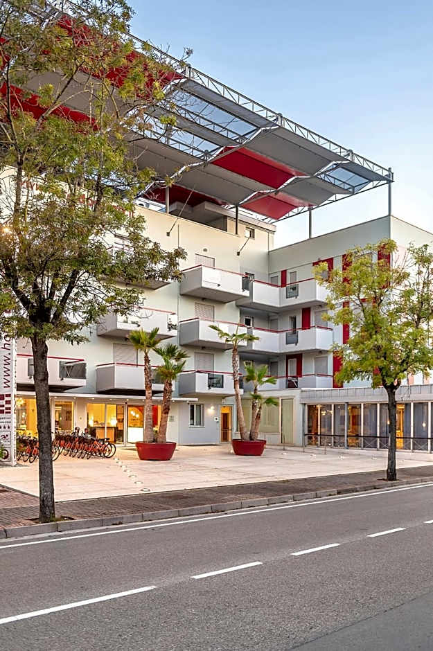 Domino Suite Hotel & Residence