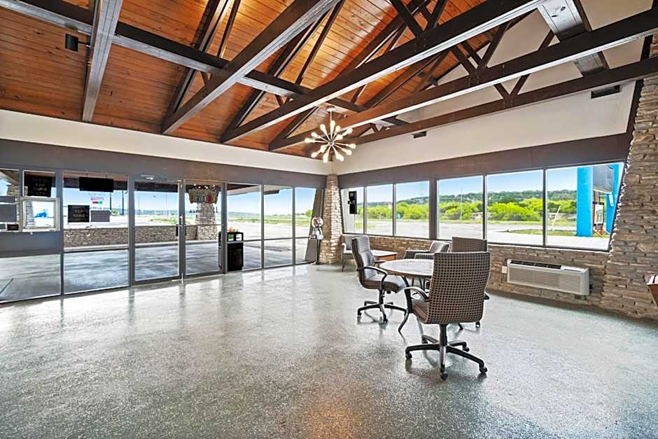 OYO Hotel Junction TX I-10