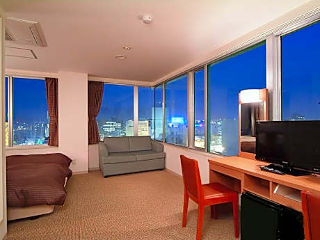 Superior Twin Room with Sofa Bed - Non-Smoking