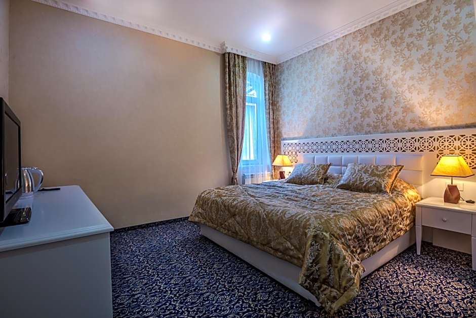 Premier Old Gates Hotel
