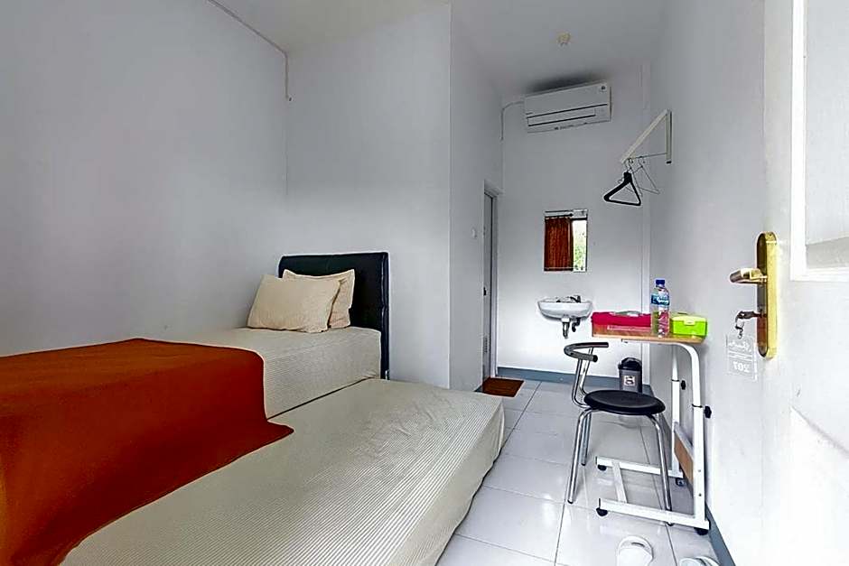 Shekinah Homestay & Cafe Waikabubak RedPartner