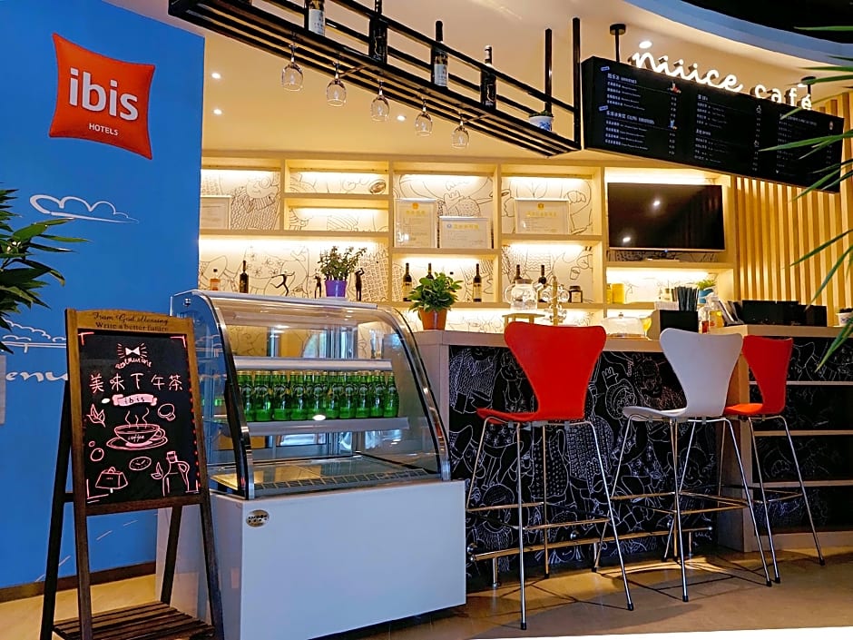 ibis Jiayuguan Railway Station Hotel