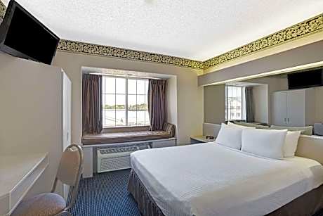 Queen Room - Disability Access/Non-Smoking