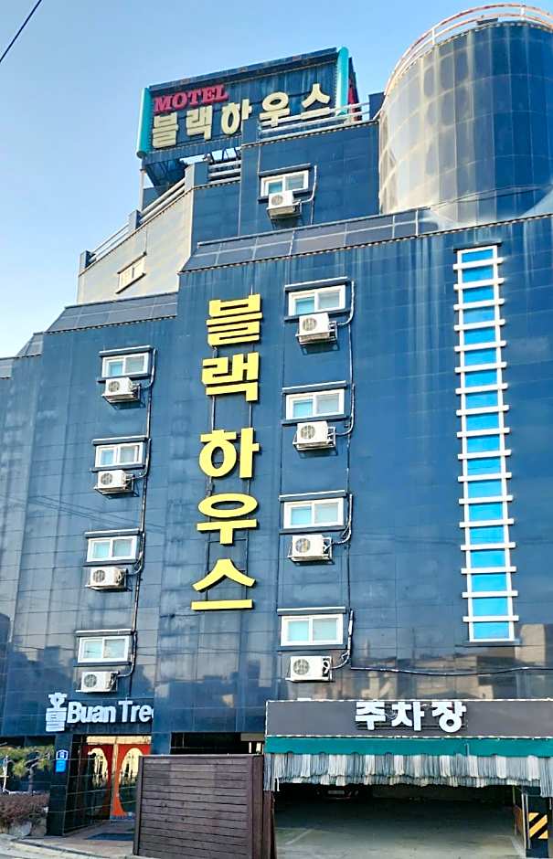 Buantreehotel Blackhouse