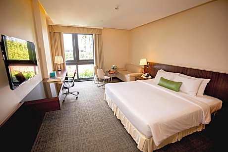 Deluxe King Bed