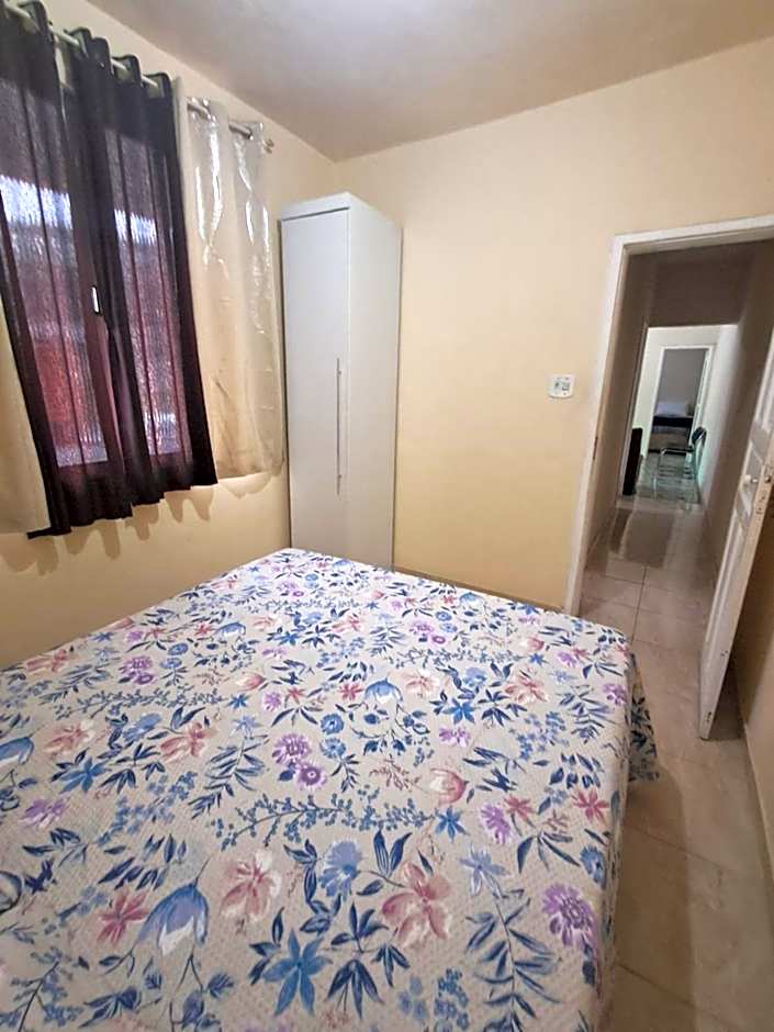 Casa com 2 Camas Queen e 1 King em Quartos Climatizados