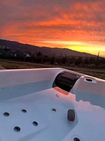 Kinnaird Lodges - Bealach lodge with hot tub