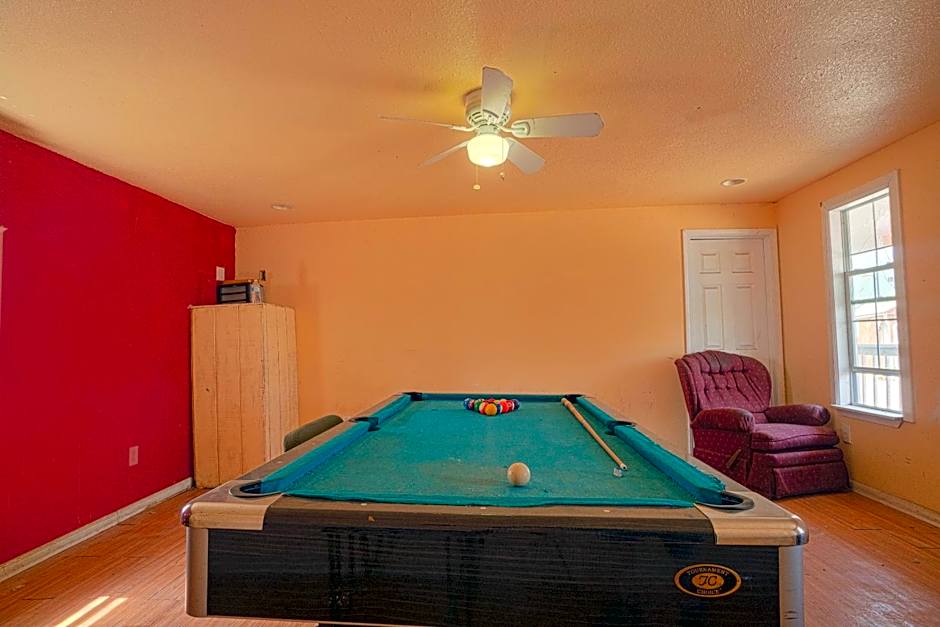 Grand Eagle Ford Lodge & RV Park