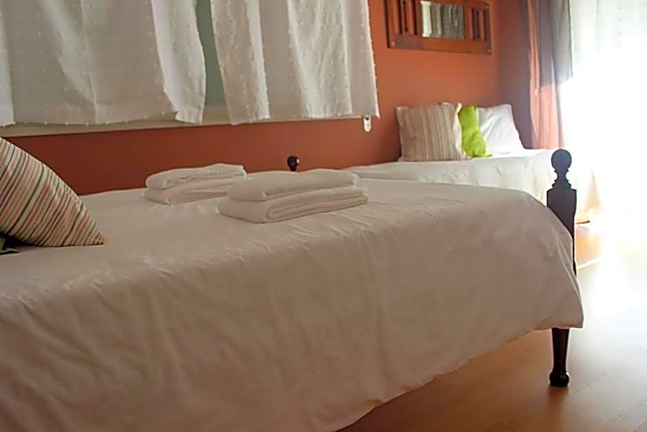 Ericeira Chill Hill Hostel & Private Rooms