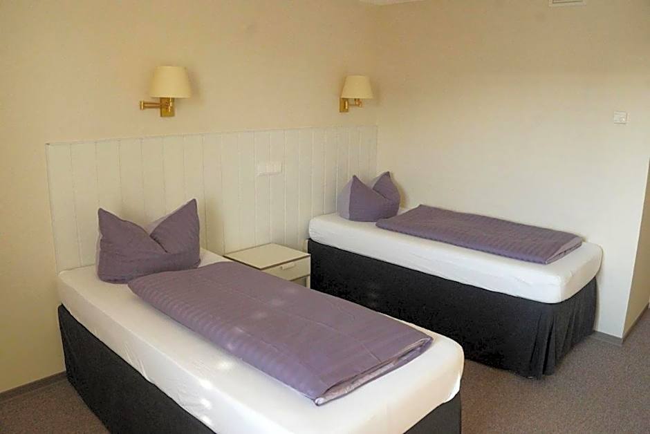 Hotel Pause - Free WiFi & Free Parking!!