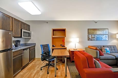 Studio, Multiple Beds (2 Queen Beds and 1 Double Sofa Bed)