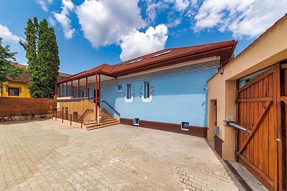 Nikolas Haus Central Location with Free Parking