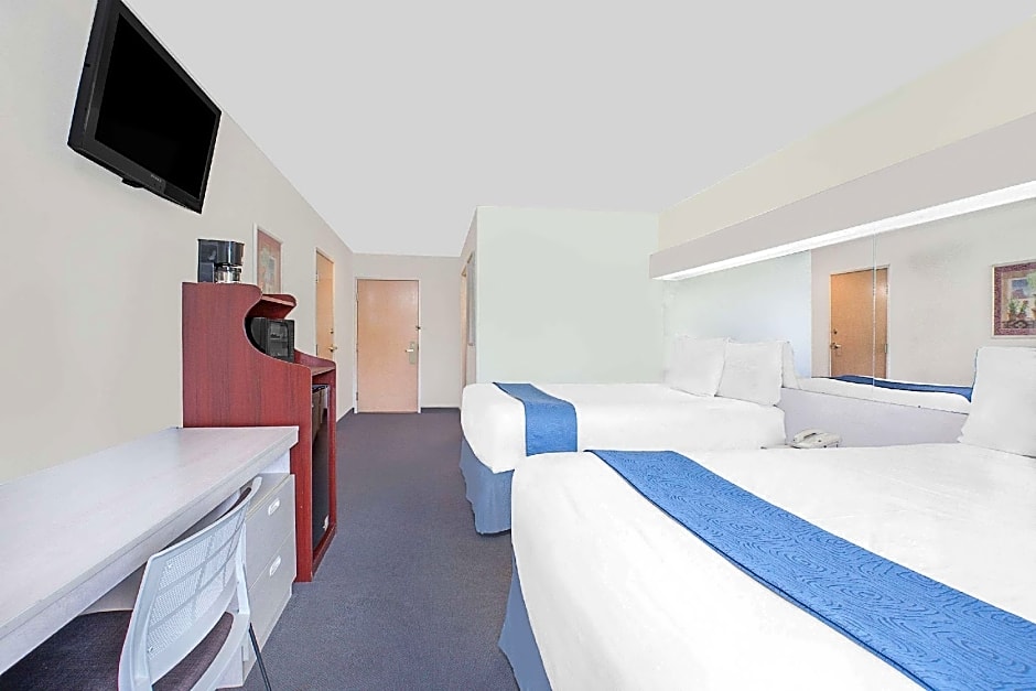 Microtel Inn & Suites by Wyndham Broken Bow