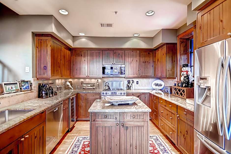 Bachelor Gulch Village