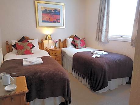 Twin Room with Shower